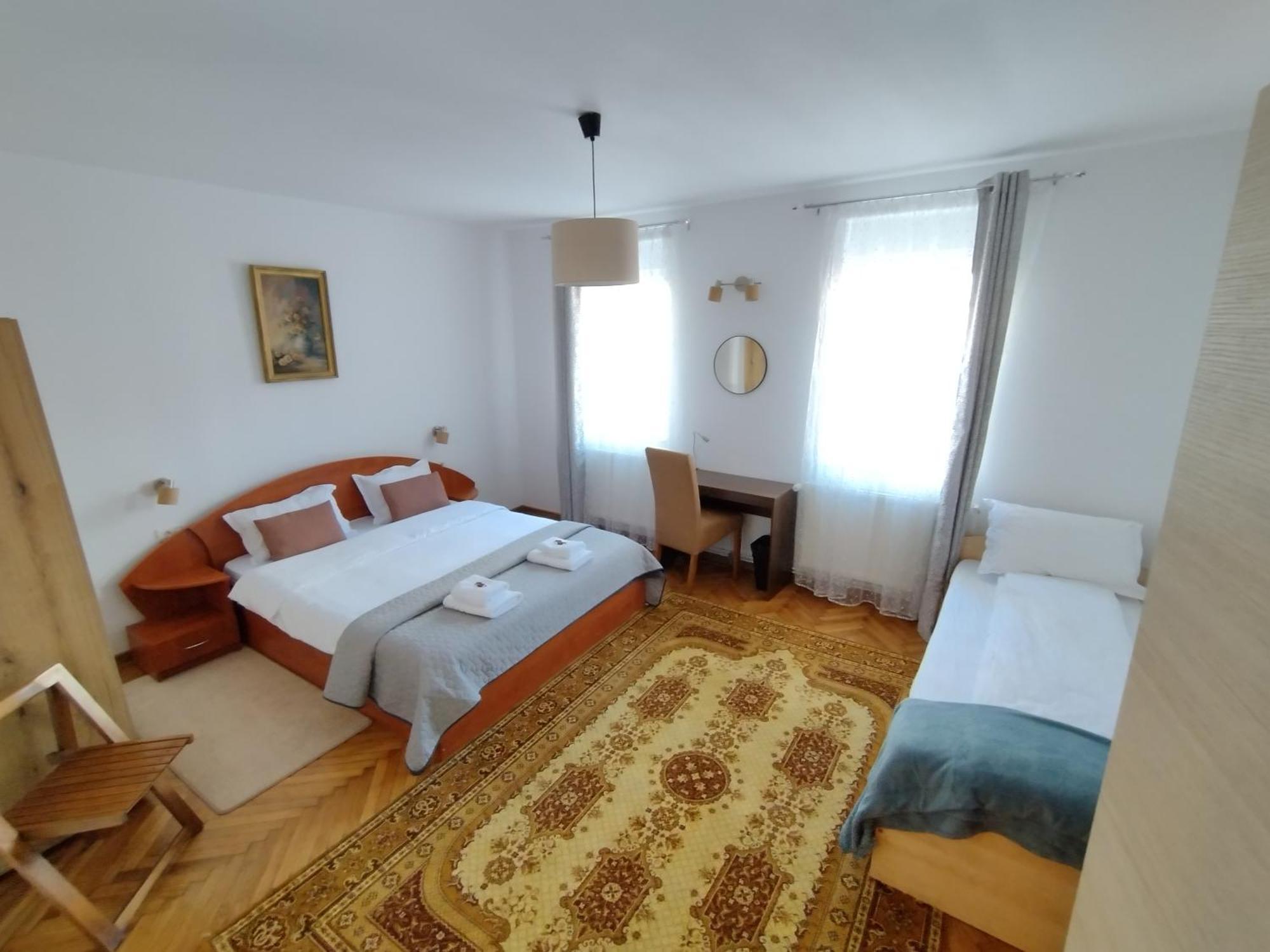 Friends - Station - Self Check-in Apartment Brasov
