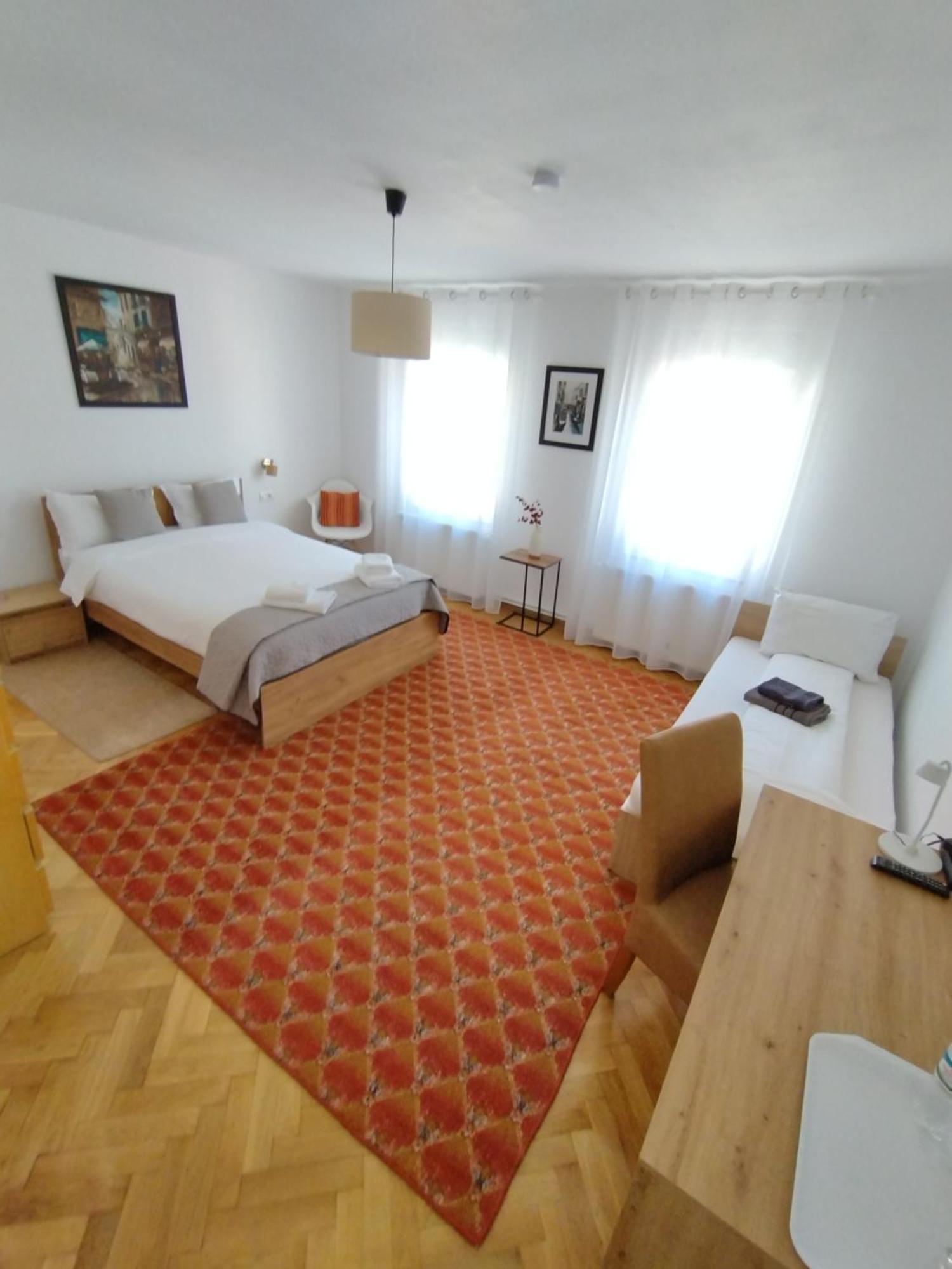 Apartment Friends - Station - Self Check-in Brasov